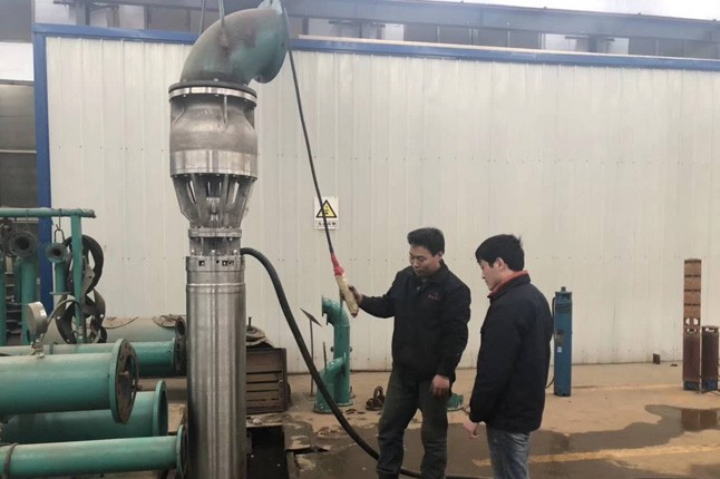 流量1200立方、楊程18米的不銹鋼304材質(zhì)潛水泵測(cè)試合格