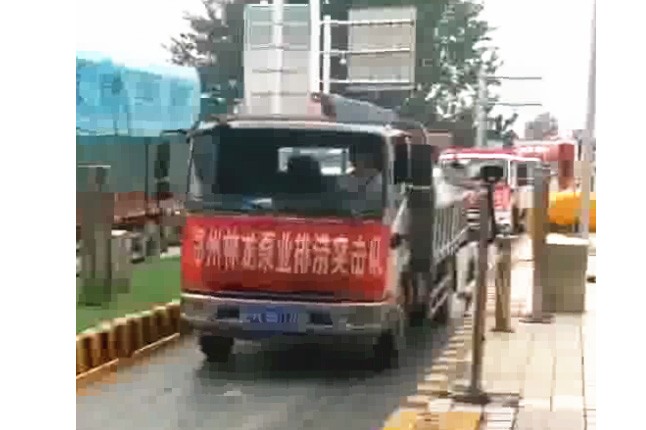 我公司新組織的搶險(xiǎn)排澇設(shè)備及人員，出發(fā)馳援焦作災(zāi)區(qū)，兄弟們辛苦了，加油！
